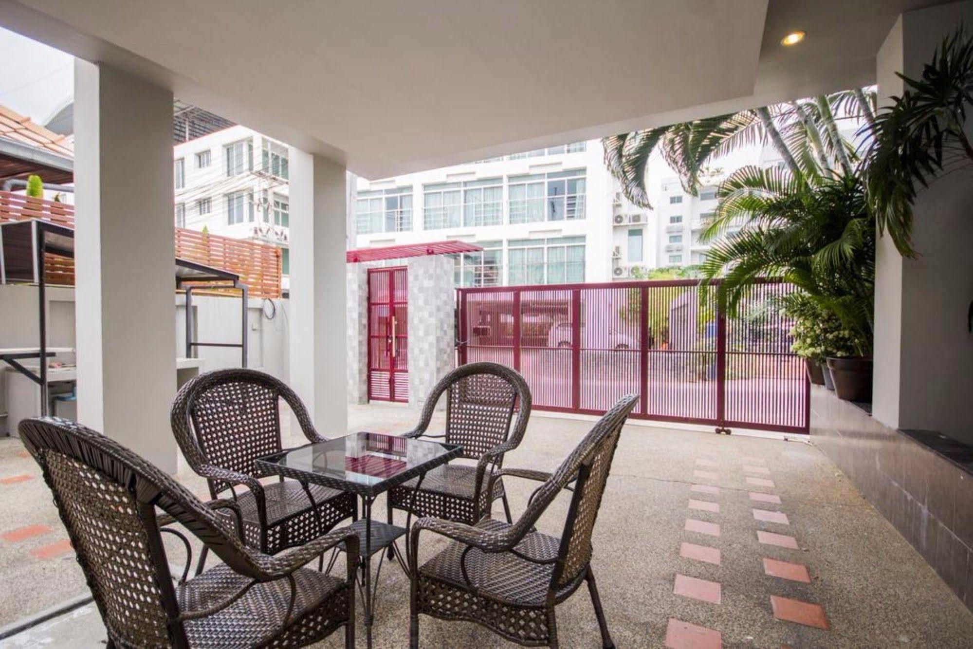 Abacus Villa Pattaya Buitenkant foto